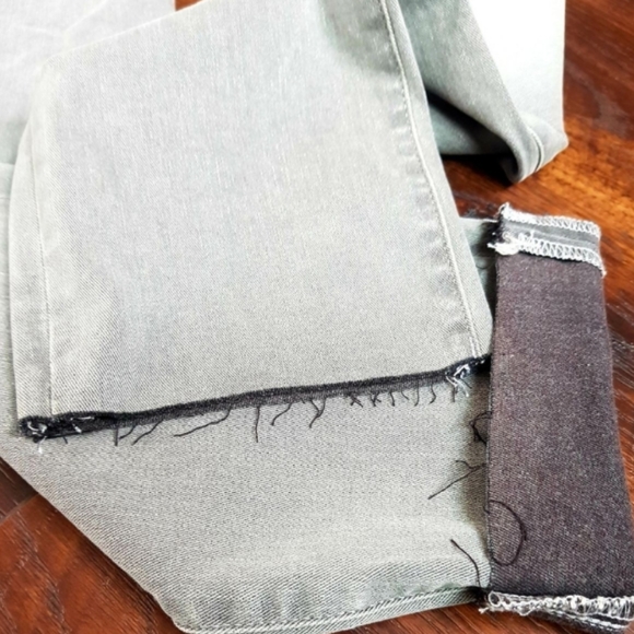 ⭐️ EXPRESS SUPER HIGH WAISTED JEANS - Picture 8 of 9